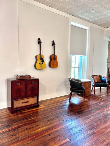 ★Record Rack Loft - Walk Everywhere Downtown★