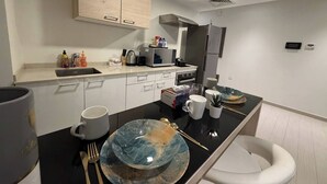 Private kitchen - Steps from Al-Sayah Square & RCSI FES132O (Busaiteen, Muharraq Governorate, Bahrain)