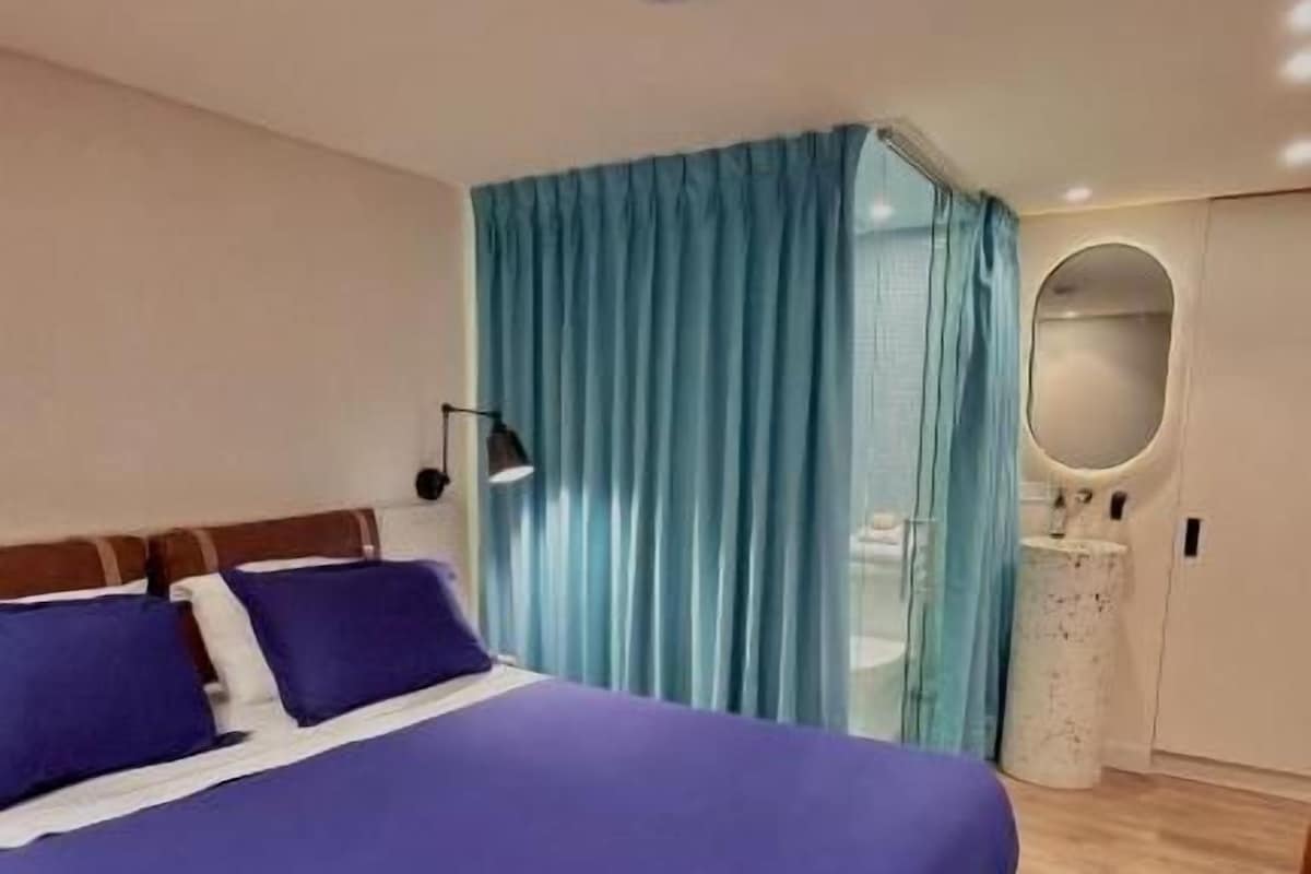 Suite – executive