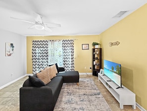 Living area - Clearwater Comfort 2BR Townhome Near HCA (Clearwater)