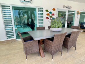 Outdoor dining - Charming Beach Home Dorado Del Mar and Golf (Dorado)