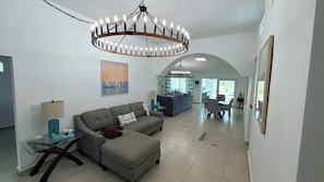 Living area - Charming Beach Home Dorado Del Mar and Golf (Dorado)