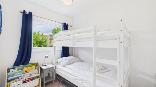 15 Bridal Mews - 2 Bedroom Chalet - Mumbles