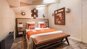 Unclassified image, 2 of 37, button - JUST STEPS FROM THE HISTORIC PLACE DES VOSGES, CENTRE POMPIDOU – 6 BEDROOM (Paris)