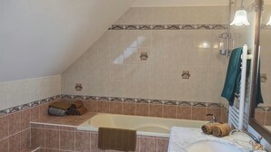 Unclassified image, 5 of 24, button - Vrbo Property (Graçay)