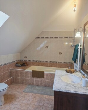 Unclassified image, 5 of 24, button - Vrbo Property (Graçay)