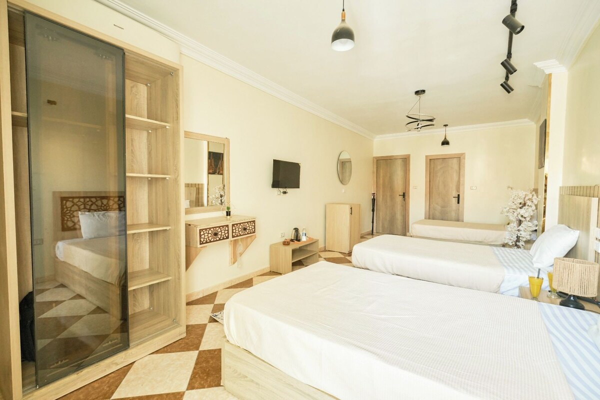 Premium bedding, minibar, desk, iron/ironing board (on request)