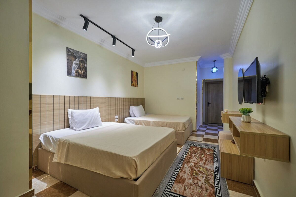 Premium bedding, minibar, desk, iron/ironing board (on request)