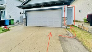 Exterior - Location! Close to Everything! FREE Banff Pass! (Calgary)