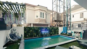 Vila luxo, vista para a piscina