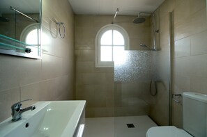 Bathroom - Apartment in Estartit Near Golf Club (Torroella de Montgrí)