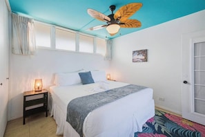 Room - Oceanfront budget friendly 1 bedroom condo, walkable area (Napili-Honokowai)
