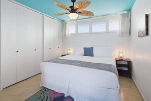Room - Oceanfront budget friendly 1 bedroom condo, walkable area (Napili-Honokowai)