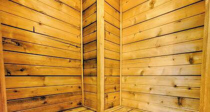 Cozy 2 Bedroom Home w/ Mountain Views and a Sauna