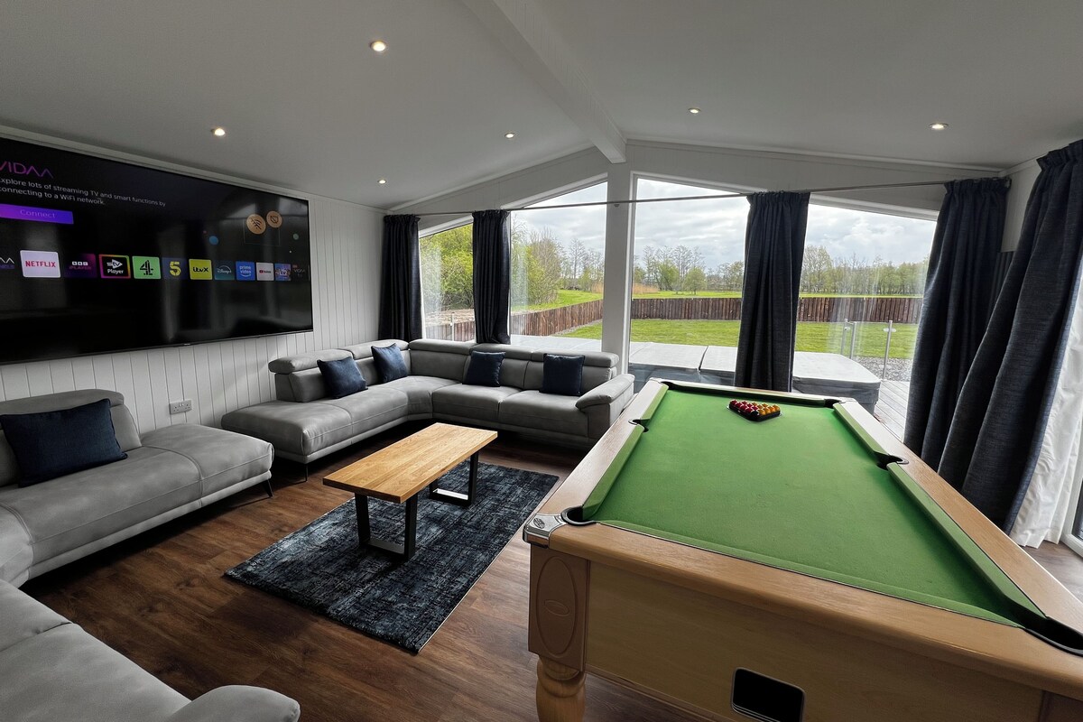 Superior Villa, Balcony, Garden View | Living area