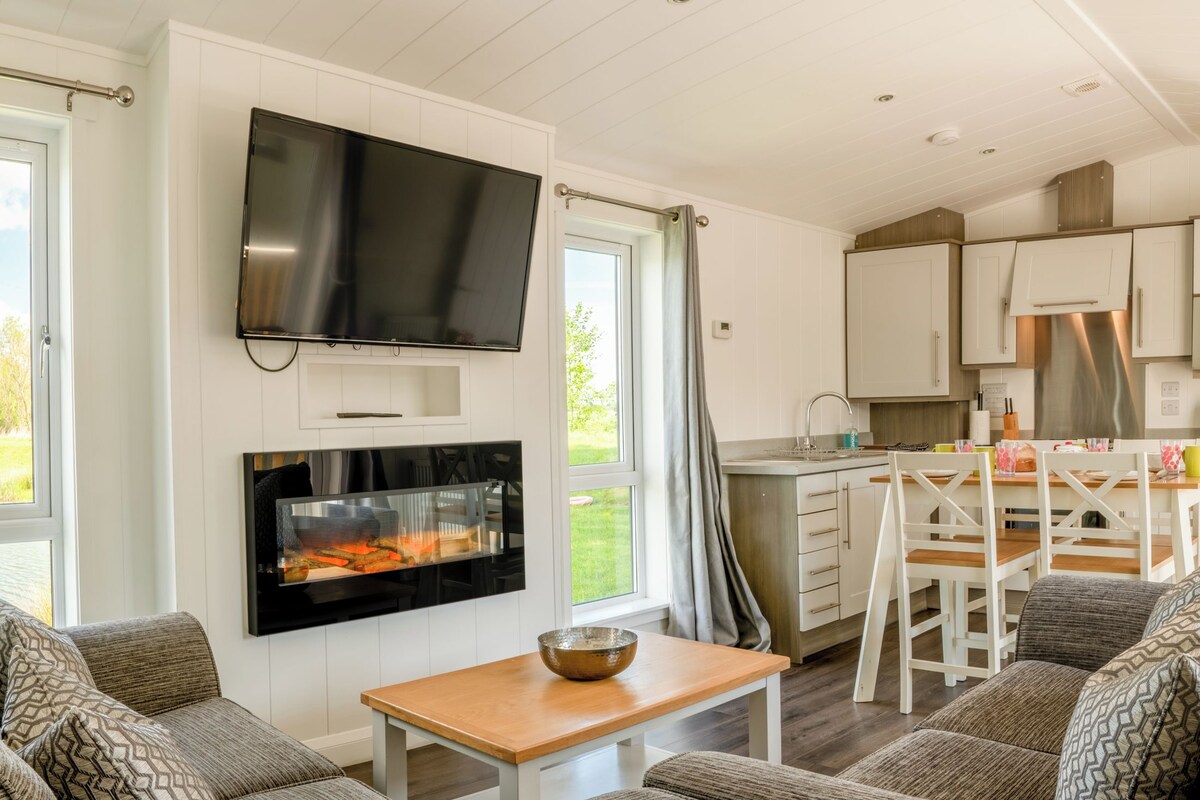 Comfort Cabin, Balcony, Garden View | Living area