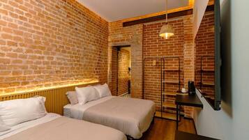 Family Double Room | Free WiFi
