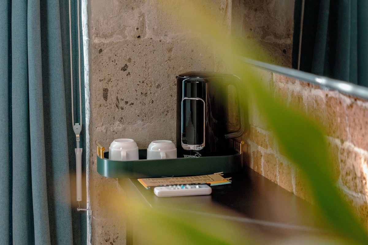 Comfort tweepersoonskamer, balkon, uitzicht op de stad | Interieur