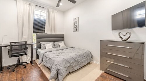Modern 3BR Retreat • King Suite • Dedicated Workspace • Quiet McKinney Stay