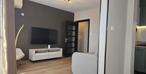 Living area - Cashmere Suite - Stylish Seaside Stay in Pomorie (Pomorie)