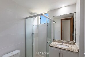 Bathroom - Apt. w/ Balcony and Sea View in Ilheus Ors0303 (Ilhéus)