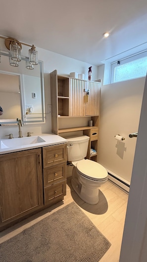 Unclassified image, 3 of 14, button - Cozy lower level with AC in Lincoln totally private kitchen and bath (Lincoln)