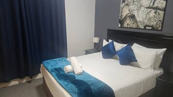 Iron/ironing board, WiFi (free)