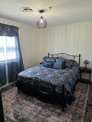Star City Speakeasy- 2bdrm apt located above a brewery in downtown Miamisburg