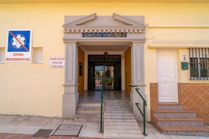 A building entrance with a sign indicating it is a residential zone. - Apartment in Nerja Near Torrecilla Beach (Nerja)