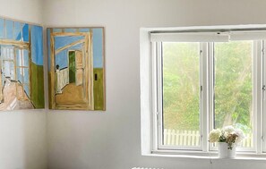 A room with a window and a painting on the wall. - Gorgeous home in Lemvig with house a panoramic view (Lemvig)