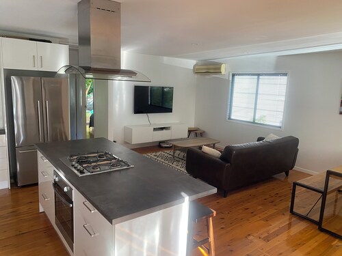 perfect position, well maintained home with added comforts for a luxurious stay