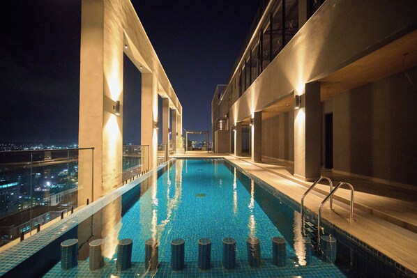 حمام سباحة