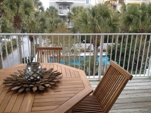 Outdoor dining - No crowds!!!! Private deeded beach…South side of 30a! No streets to cross!! BIG! (Santa Rosa Beach)