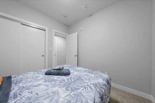 Upscale 2BR/2BA Apt | Mins to NAIT, MacEwan & DT - Apartment