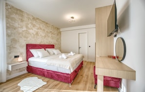 A bedroom with a bed, bedside table, mirror, and a light fixture. - Cozy home in Zaton with sauna (Zaton)