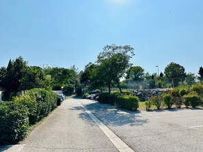A residential street with parked cars, a clear sky, and lush greenery. - A fully equipped haven of peace, close to downtown Aix-en-Provence, the TGV station, and the airport (Aix-en-Provence)