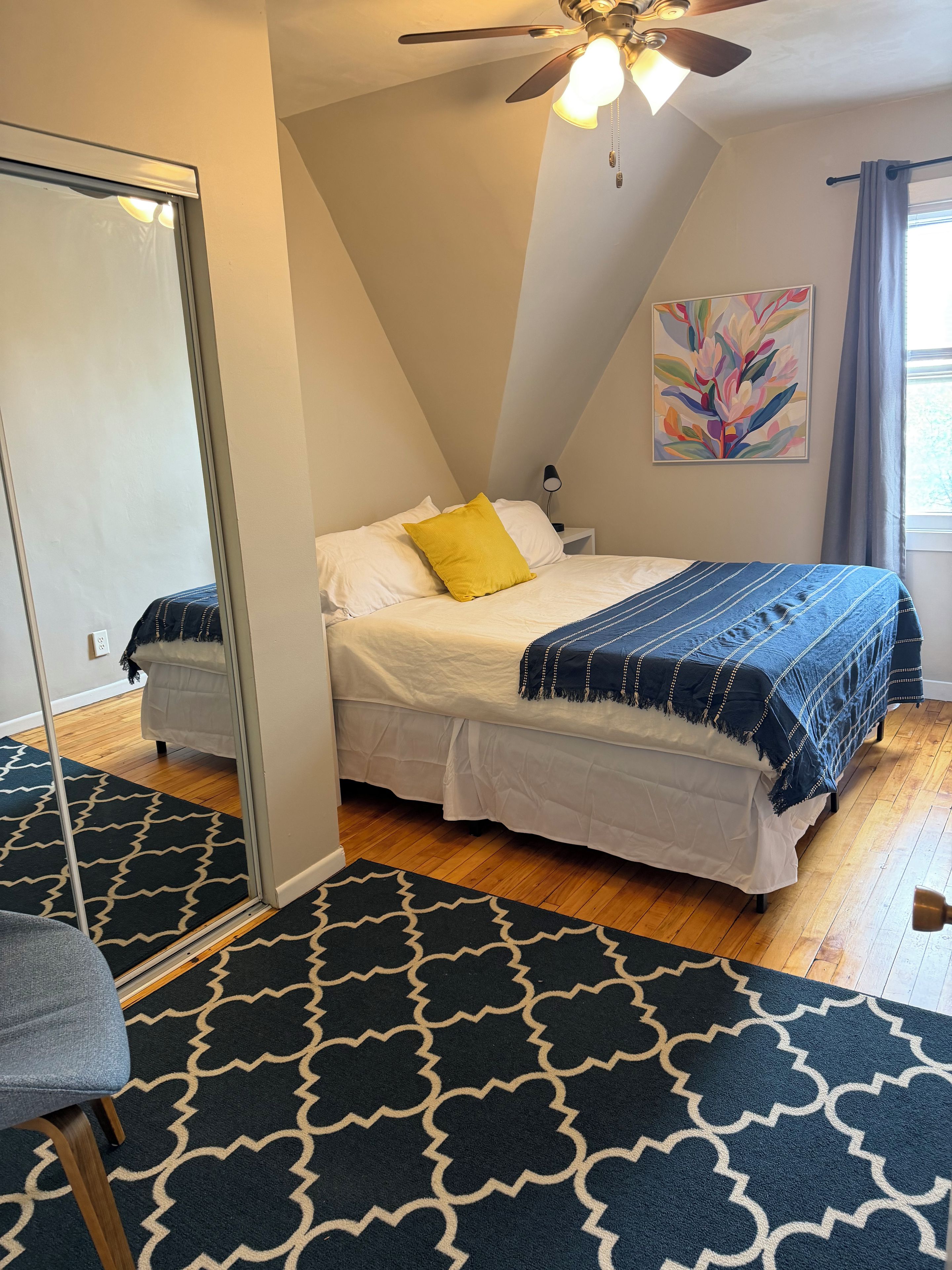 2 bedrooms, desk, iron/ironing board, travel crib