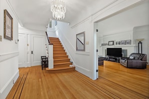 Unclassified image, 5 of 48, button - Shaughnessy Classic Private Room (Vancouver)