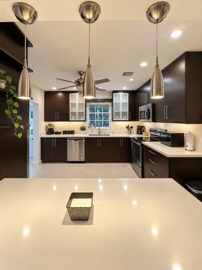 Aventura Pool Villa 5BD 3BR w Heated Pool and tub