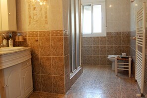 Bathroom - Apartment in Nerja Near Burriana Beach (Nerja)