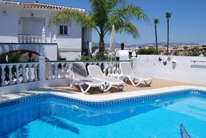 Pool - Apartment in Nerja Near Burriana Beach (Nerja)