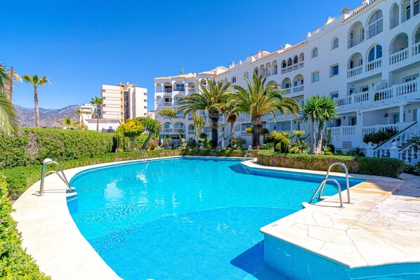 Pool - Holiday Home in Nerja With Sea Views (Nerja)