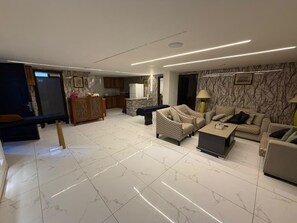 Living area - Enjoyable 2-bedroom apartment with AC in vibrant Amman (Amman)