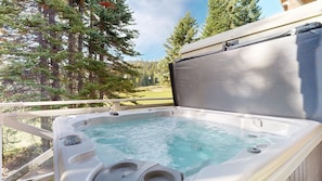 A hot tub with a view of a forested area. - Stone's Throw #16 | 3 Peaks Rentals (Sun Peaks)