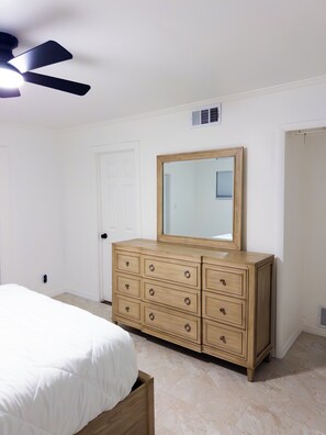 Unclassified image, 3 of 30, button - 3-bedroom house in pleasant Sarasota (Sarasota)