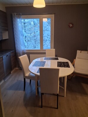Uklassifisert bilde, 2 av 27, knapp