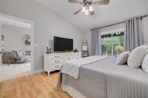 Room - Relaxing Poolside Oasis- 5 minutes to downtown Sponge Docks (Tarpon Springs)