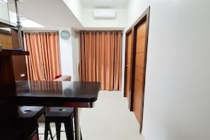 Dining room - Mordern Combined 3Br At Apartment Vida View Makassar (Makassar)