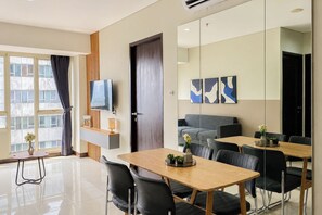 Dining room - Capacious And Comfortable 3Br At Apartment Nifarro Park (Jakarta)