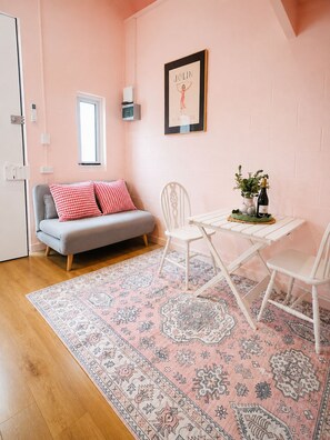 Unclassified image, 5 of 7, button - Pink vineyard loft cottage, McLaren Vale (Blewitt Springs)